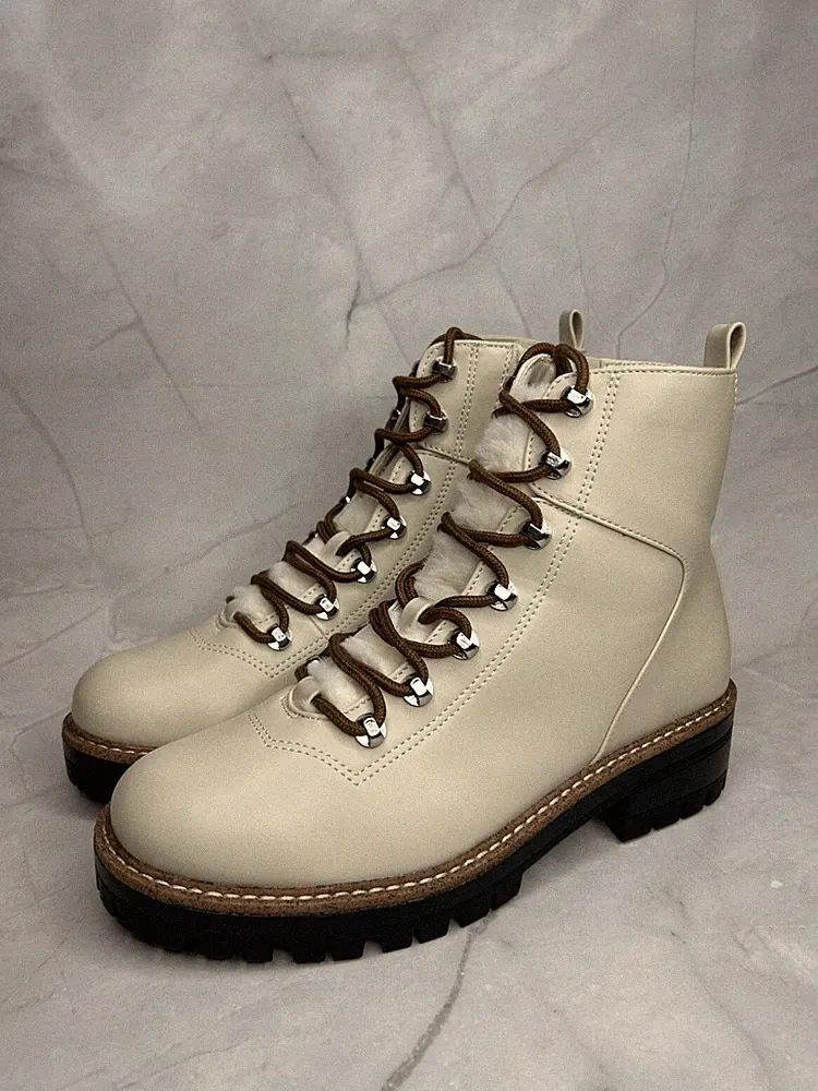 NWOB Leighton Hiking Boots - Size 7.5 Women's