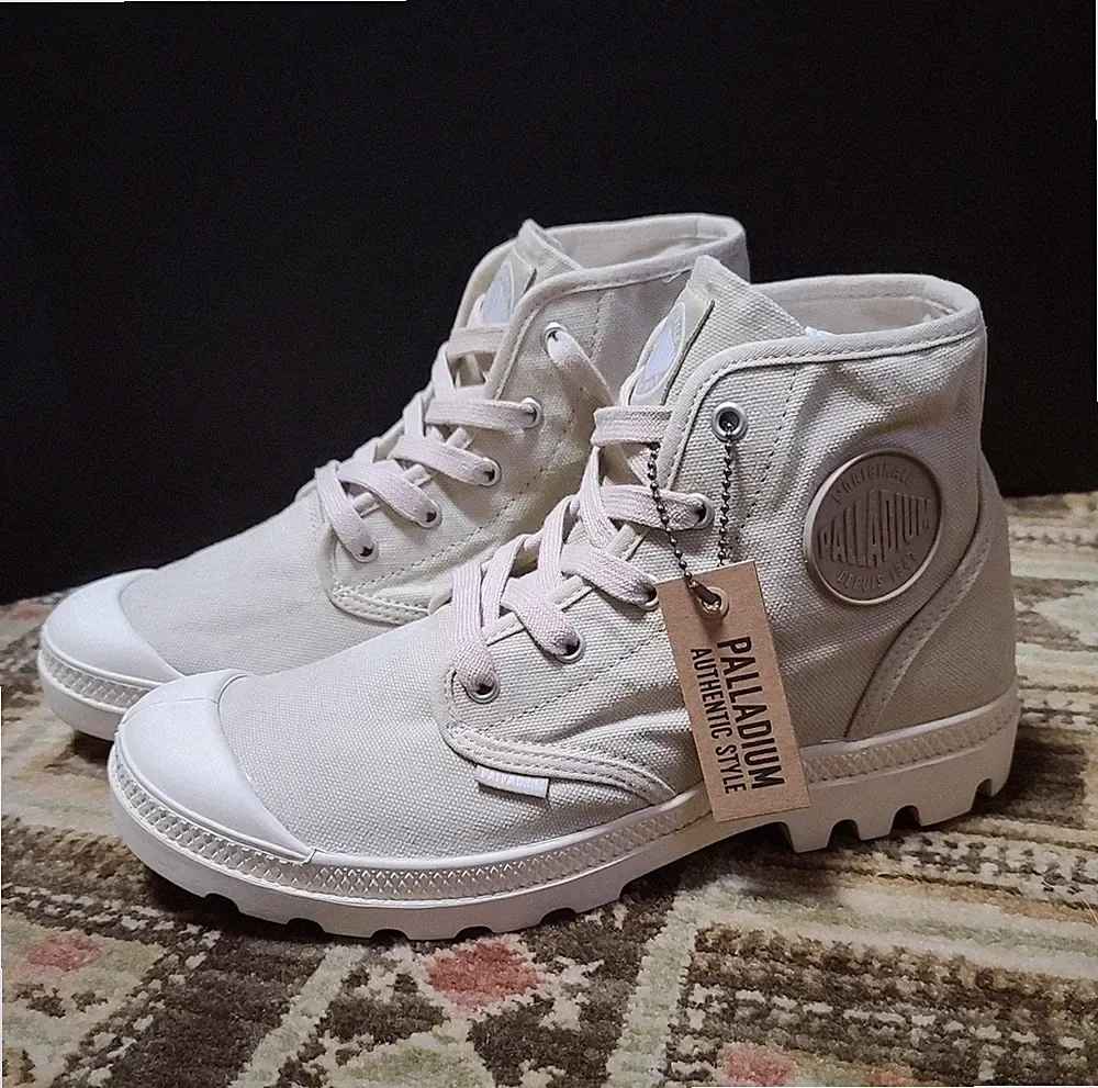 NWOT New Palladium Pampa Hi Women's 10 Hiking Boots Canvas Beige Shoes Vegan