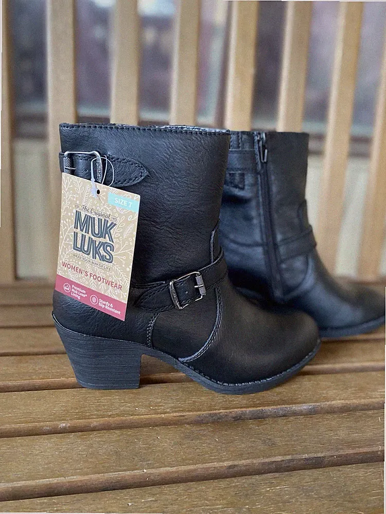 NWT MUK LUKS Yellowstone Yeats Ankle Boots In Black Faux Leather Size 7 Side Zip