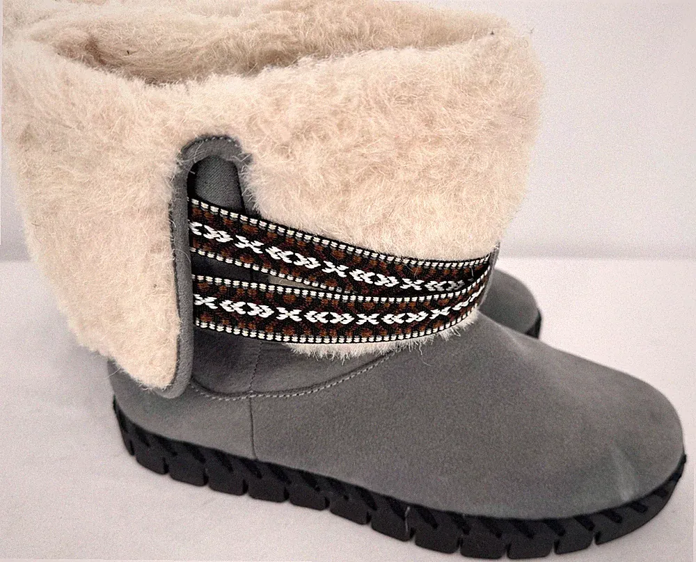 NWT Mukluks Gray Suede Moccasins Wool Lined Winter Boots Slip Water Safe Sz 7