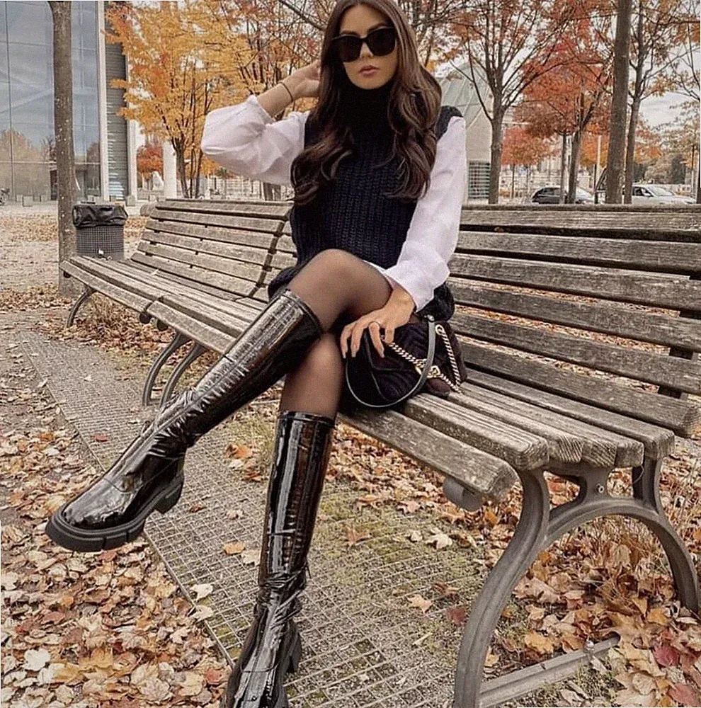 NWT ZARA DESIGNER RUNWAY STYLE PATENT LEATHER LUG SOLE RAIN BLACK PLATFORM BOOT