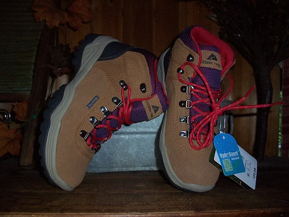 OZARK TRAIL WOMENS HIKING BOOTS SHOES SIZE 8 BROWN LACEUP OUTDOOR WATERPROOF