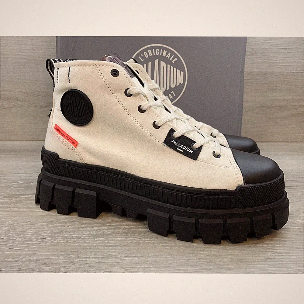 Palladium Revolt Hi TX Star Women's Black Platform Boots 9.5 Casual Shoes