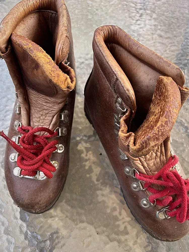 Rare: Mt. Boots Cassin Brixia Itali, 8 M