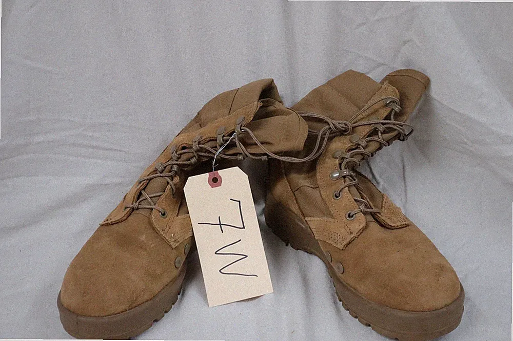 READ DESCRIPTION HOT WEATHER MILITARY COMBAT HIKING BOOTS 7W F11-2
