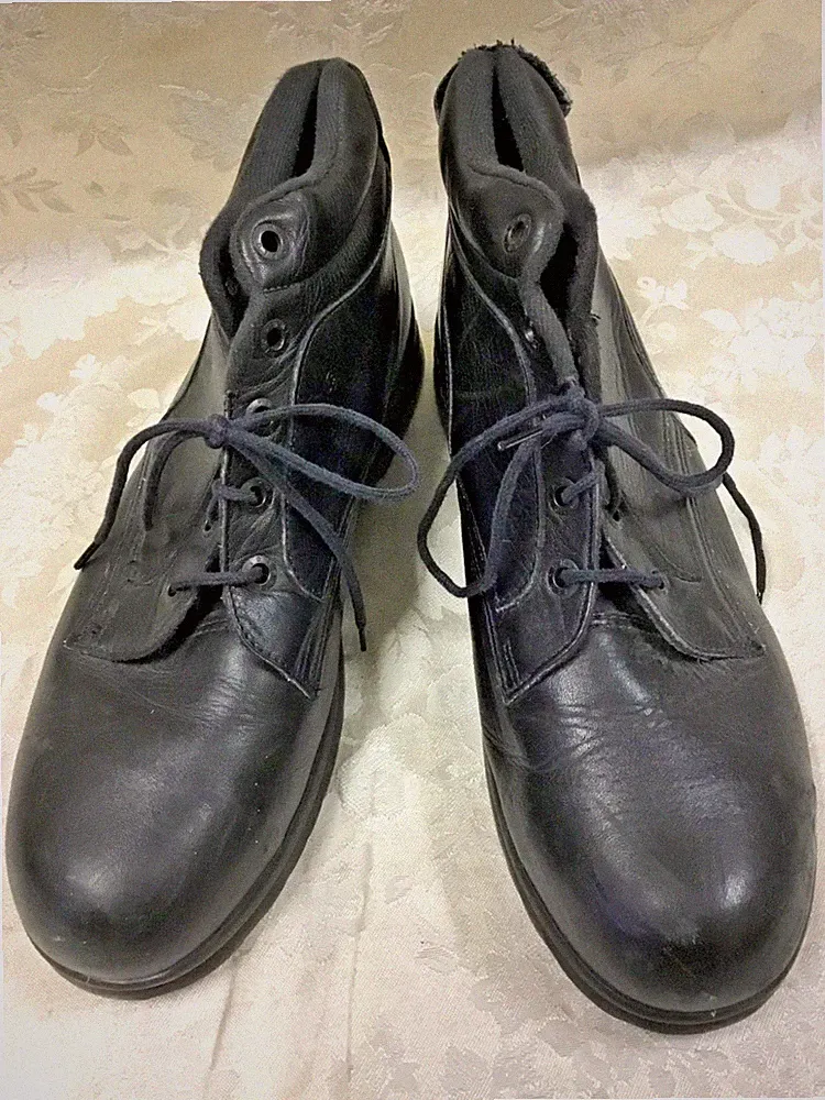 Red Wing for women 10 B Chukka Work Boot safety toe bootie shoe lace up Hike