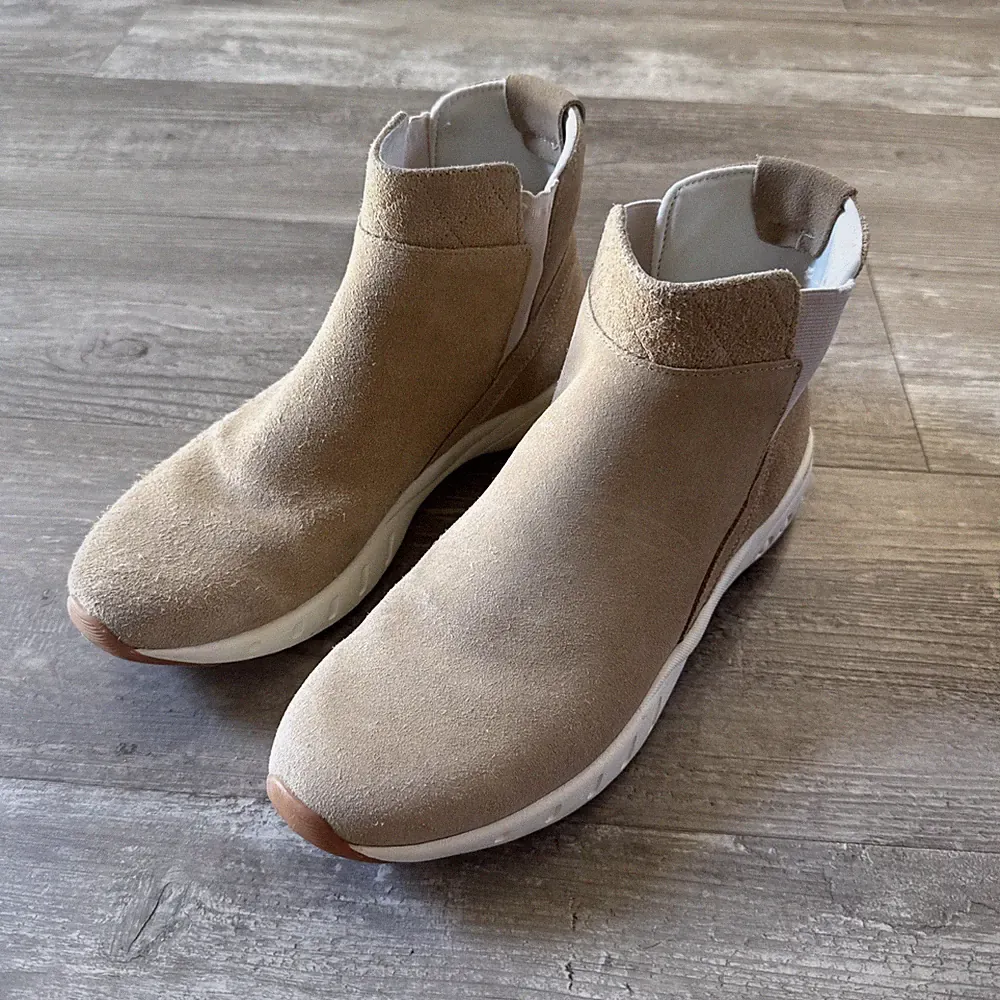 Reebok Women's Tan/Beige Ers Deluxe Chelsea Shoes SLIP ON BOOTS BOOTIES Size 9