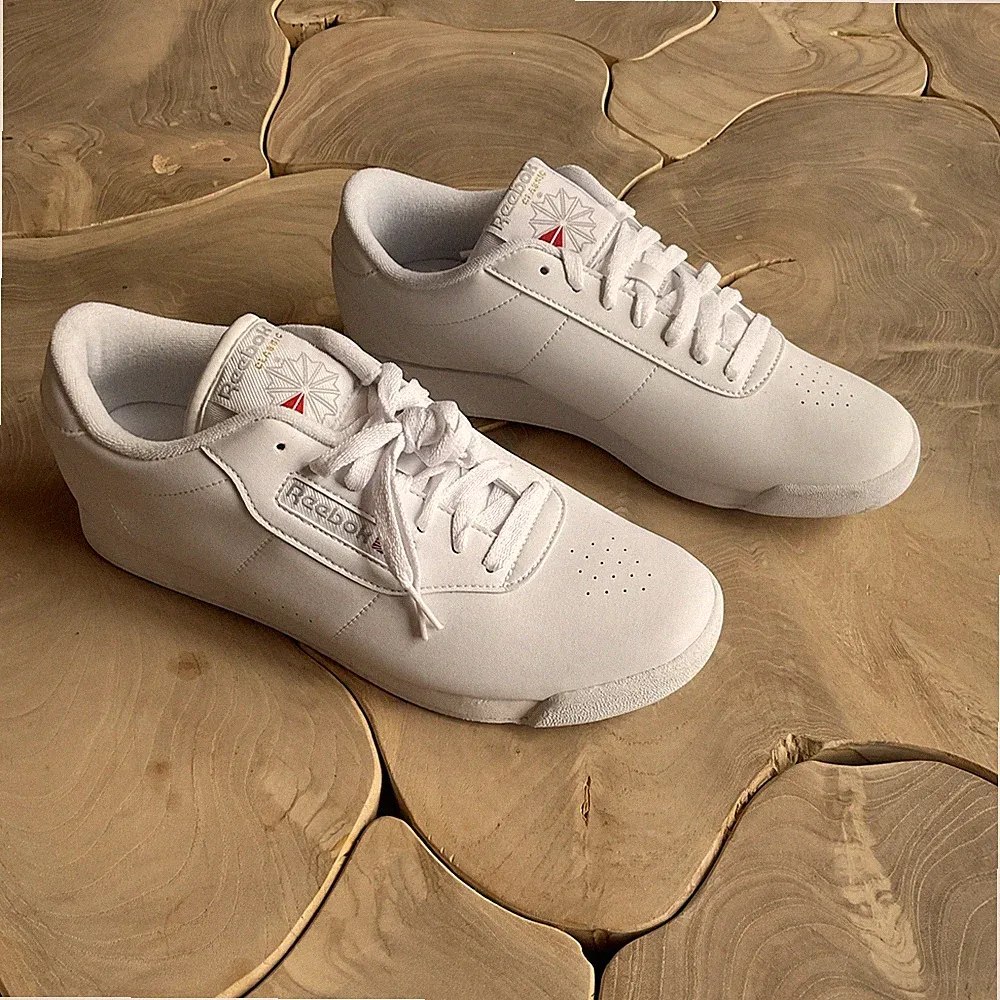 Reebok Womens Classic Size 9.5 White Low Top Lace Up 1Y3501 Princess Walking