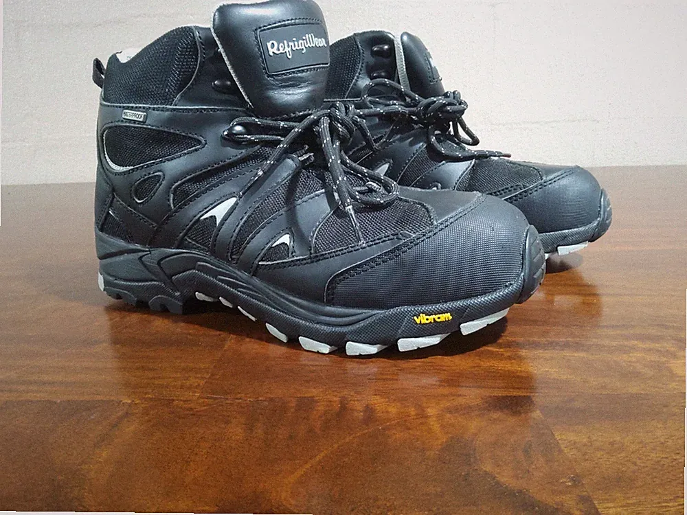 RefrigiWear Crossover Hiker/Work Boots Mens Size 9 Waterproof Composite Toe New