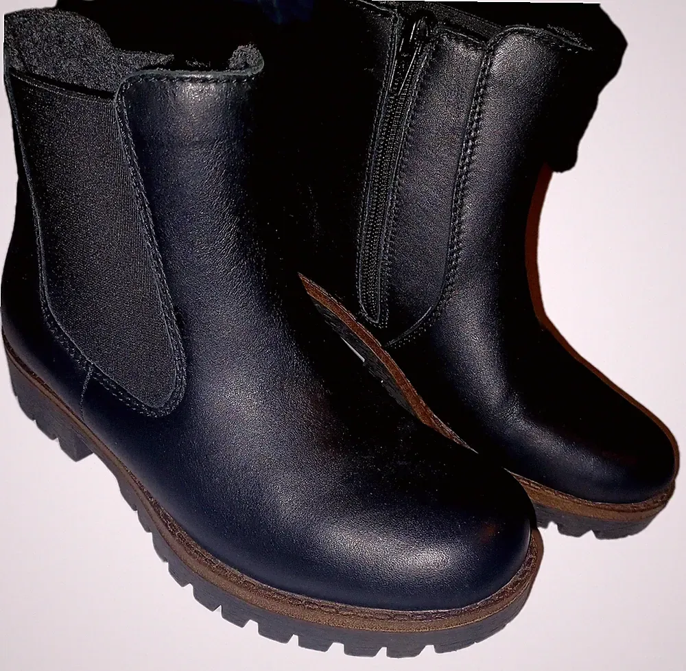 Rieker Boots Women's Size 6 Black Leather Chelsea Style Ankle Lug Sole Zip Nice