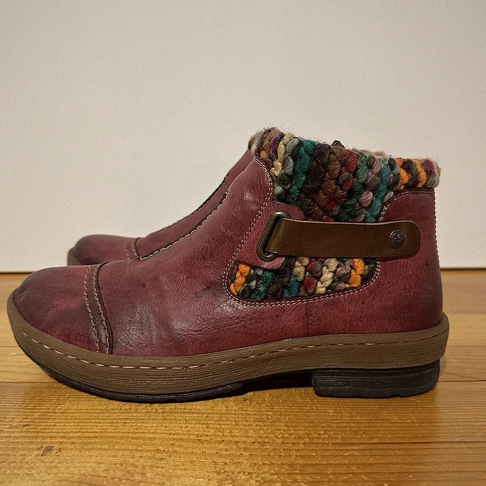 Rieker Felicitas Faux Leather Ankle Boot Size 39 / US 8 Wool Boho Red Bootie