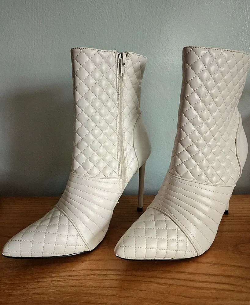 Rouge Helium Women's White Quilted Ankle Booties Stiletto Heels Shoe Size 8