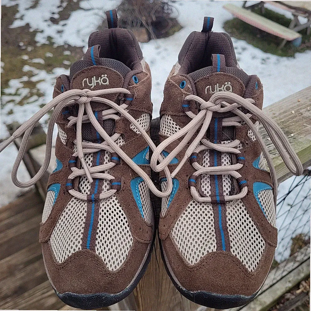 Ryka Low Top Trail Hiking Shoes, Brown Suede w/ Mesh Upper. Women’s 9.5. New