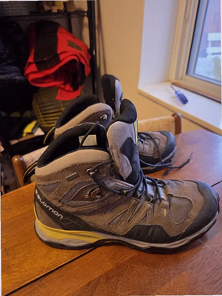 Salomon Conquest GTX Day Hiking Boots - Men's 10 winter