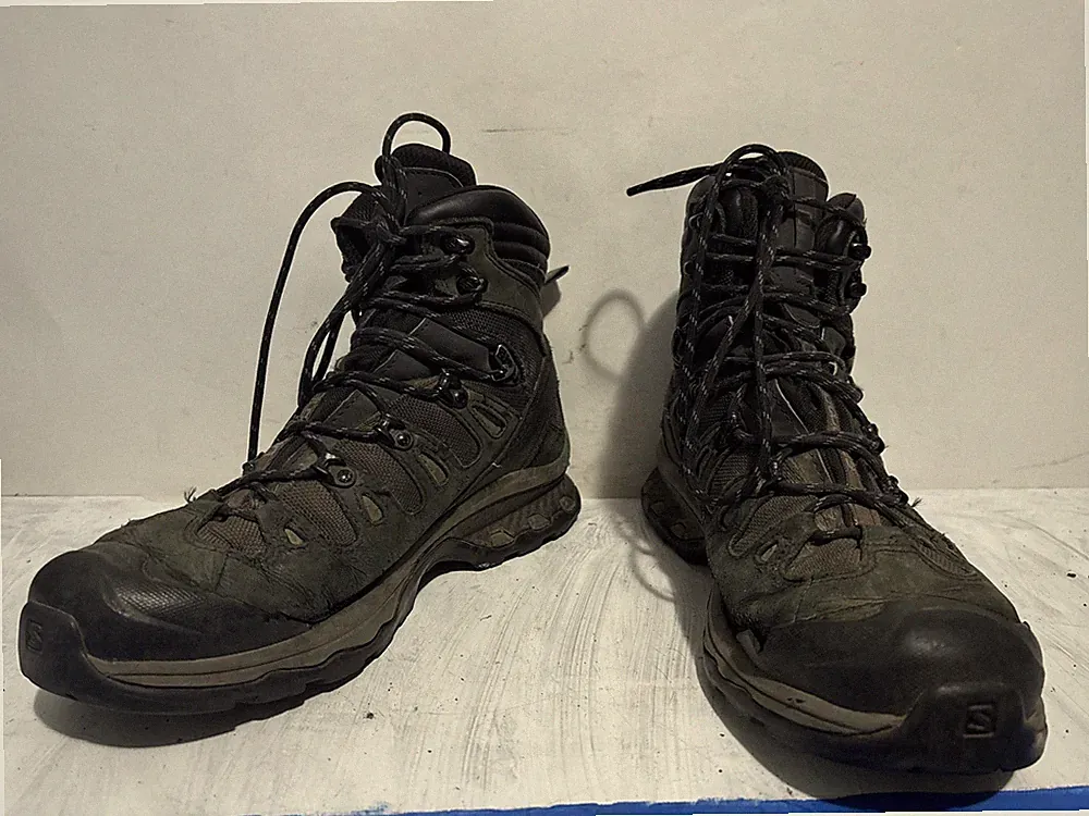 Salomon Quest 4D 3 GTX Boots Green Mens Size 9.5 WORN BOTTOM
