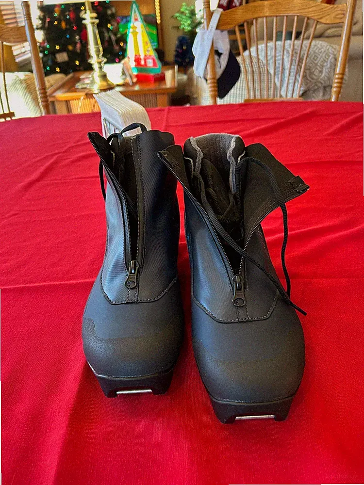Salomon Vitane cross-country boots, UK 8