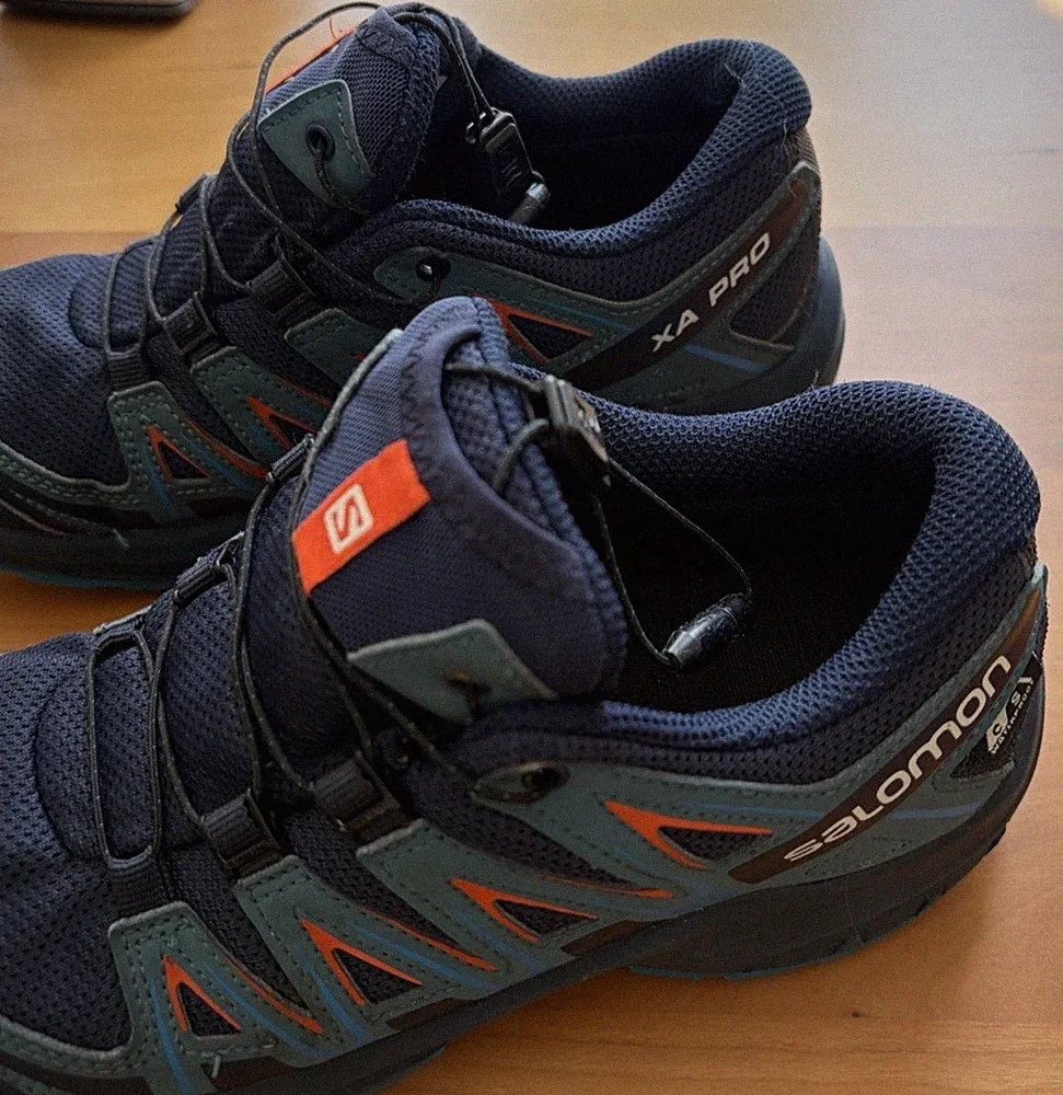 Salomon XA Pro 3D Black & Grey Trail Running Shoes - Boys Size 4 - Exc Condition