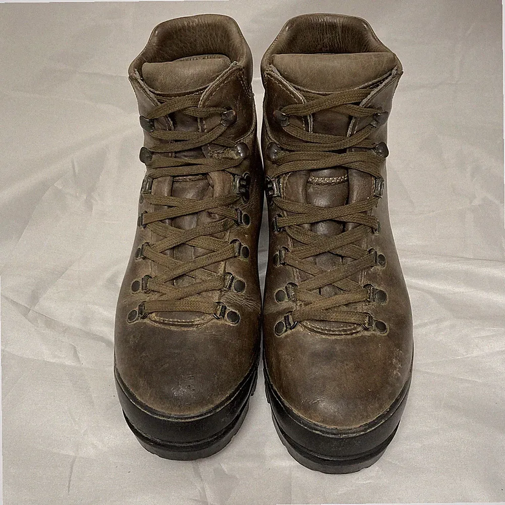 Scarp Size 39 BX US 7 Brown Leather Lace Up Backpacking Hiking Boots. Vintage