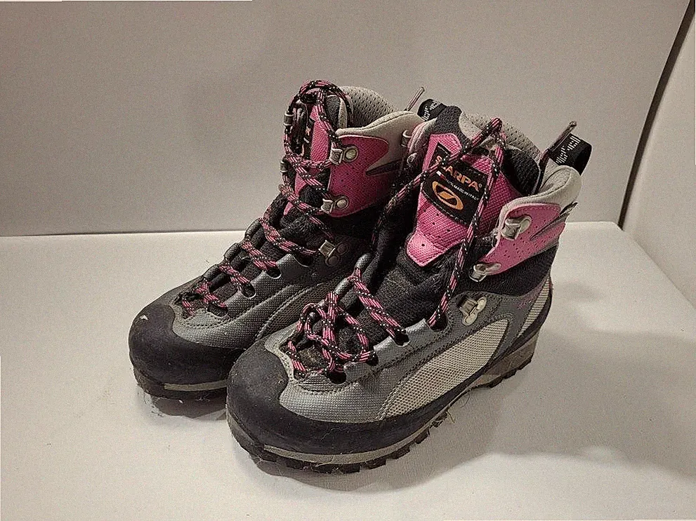 Scarpa Hiking Boots Womens Gray Pink Vibram Sole Lace Up Backpacking Size 4-1/2