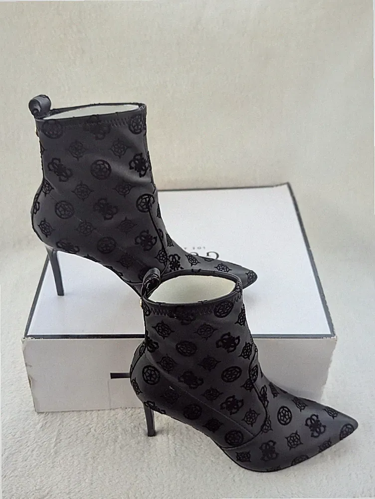 Size 6 Women's Guess Dafina Pull On Stiletto Heeled Pointed Toe Black Boots