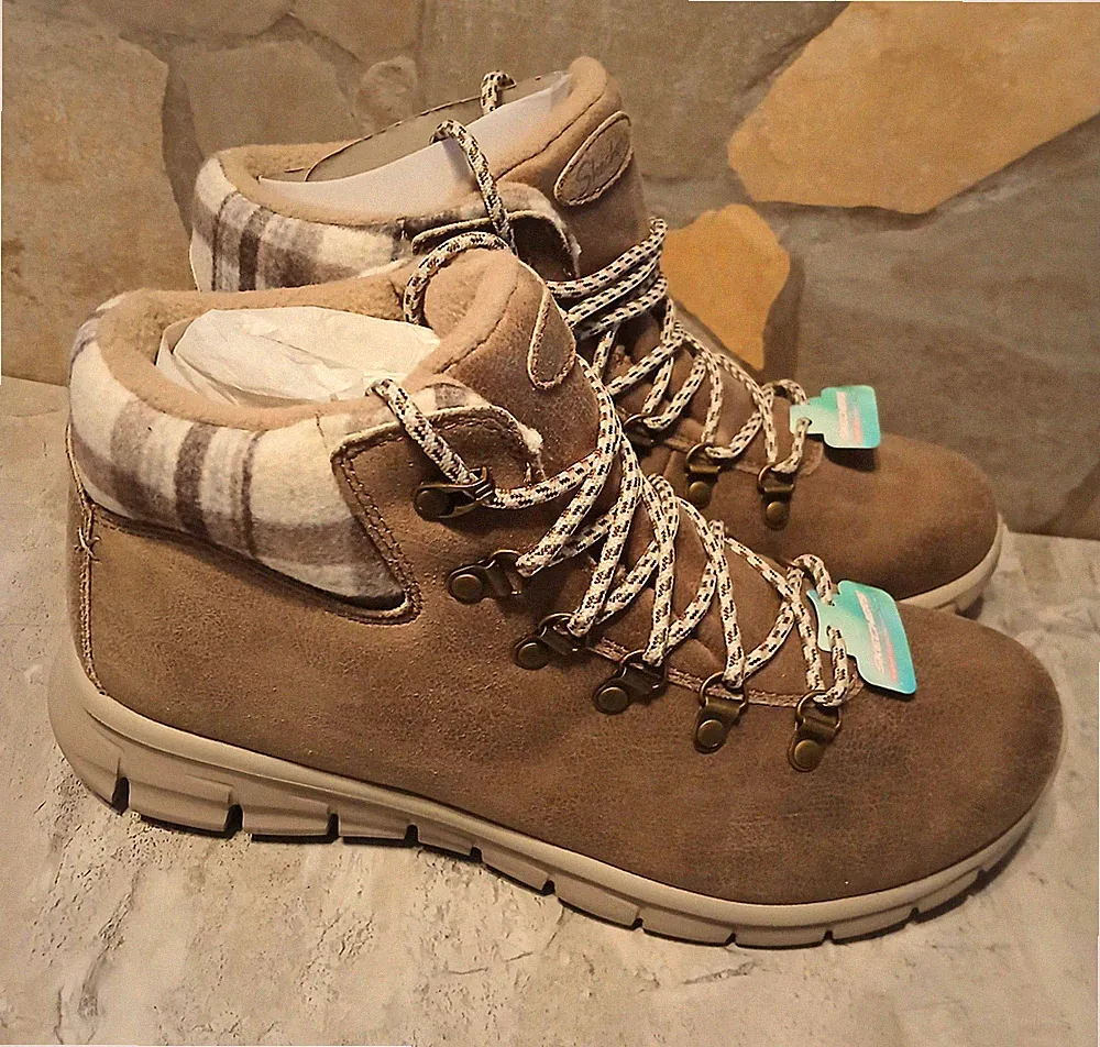Skechers Synergy Plaid Mood Boots Women's SIZE 10 NEW Shoes Taupe Brown 167939
