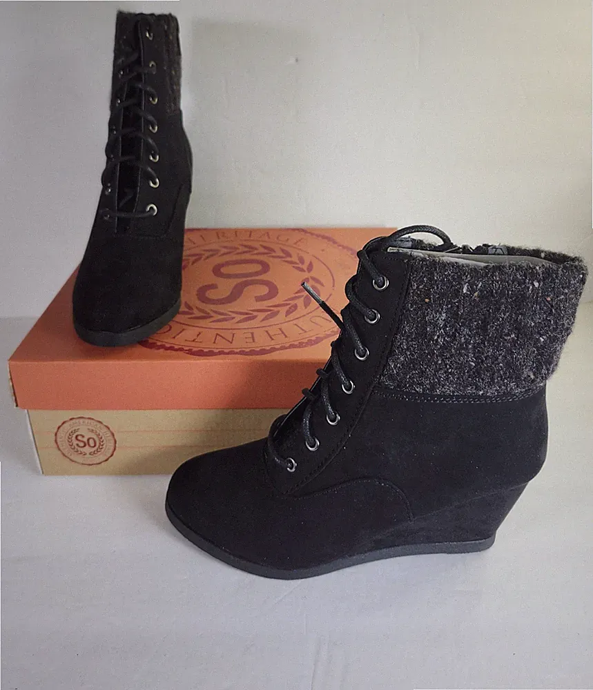 SO Backpack Black Knit Trim Lace Up Zip 2.5" Wedge Ankle Boots S 7M NWB