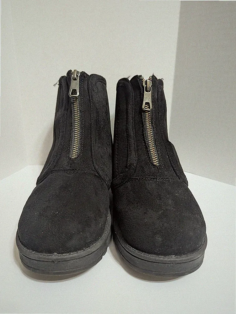 SO Women's Size 7.5 Myraa Fur Lined Cozy Ankle Boots, Black
