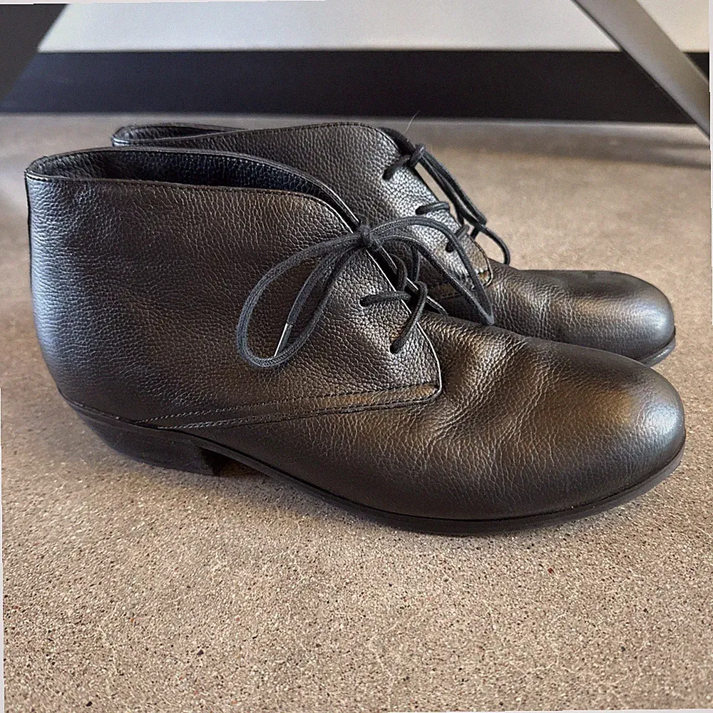 Softwalk Black leather Ramsey lace-up chukka bootie Women’s 9.5 Arch Support