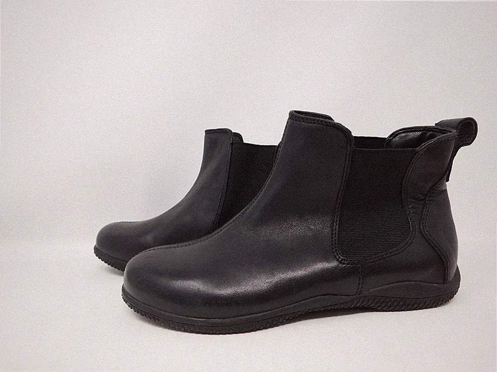 SoftWalk Women's Boots 7.5 Highland Black Leather Chelsea Ankle Booties S2053