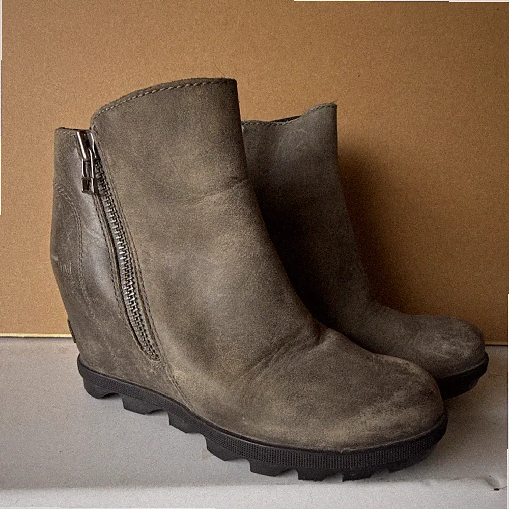 Sorel Women’s Gray Leather Ankle Bootie Side Zip Lug Sole Round Toe US 6
