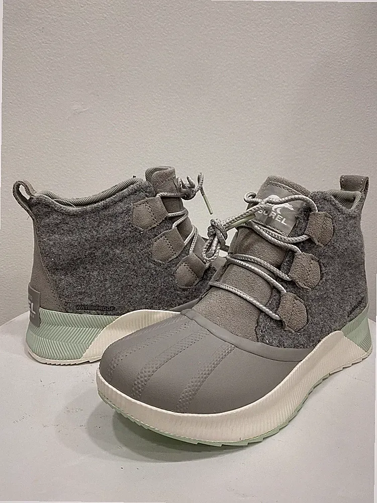 Sorel Women’s Hand Crafted Natural Rubber Waterproof Snow Boots Gray Sz 7.5