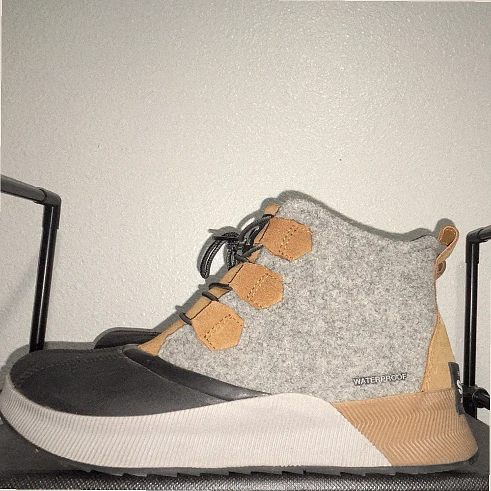 SOREL Women's Out N About III Classic Rain Snow Duck Boots Size 10 Tan Gray