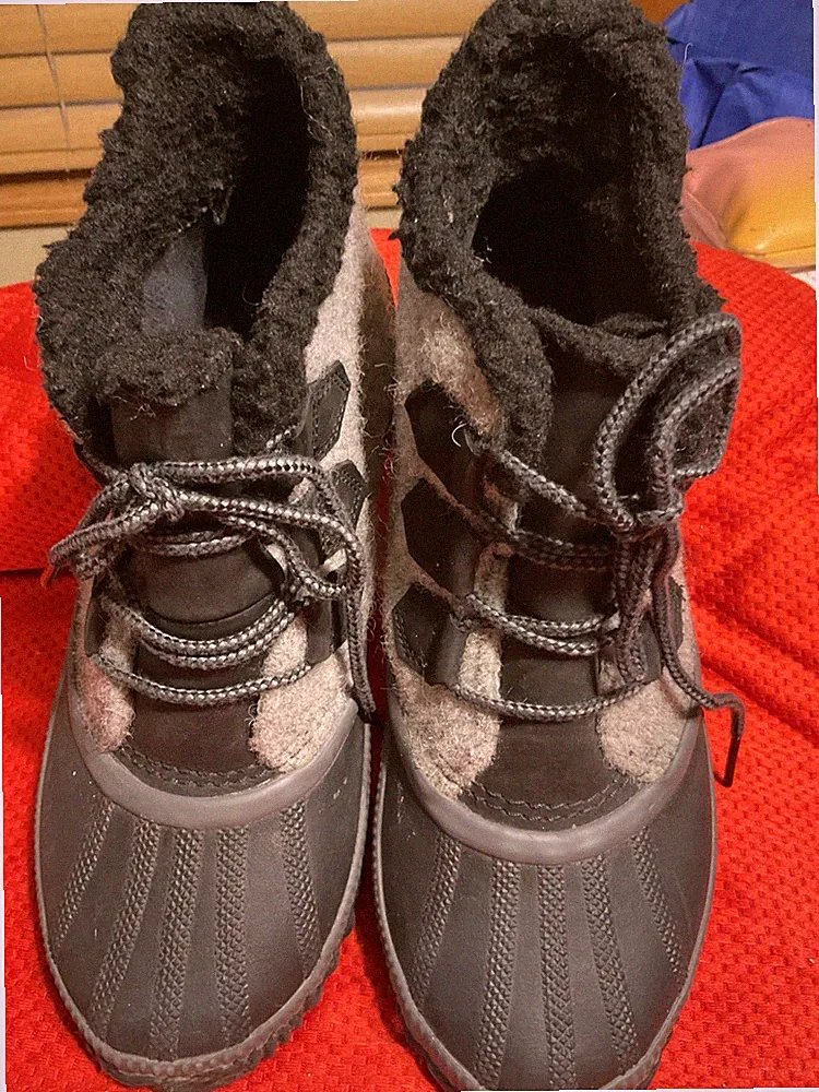 Sorel Women’s Winter Hiking Boots Black Gray Sz 9