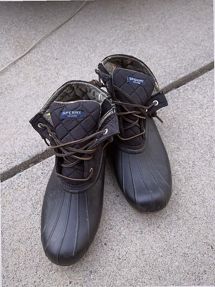 SPERRY Women's Quilted Waterproof Black Lace-Up Ankle Rain Boots Size 10