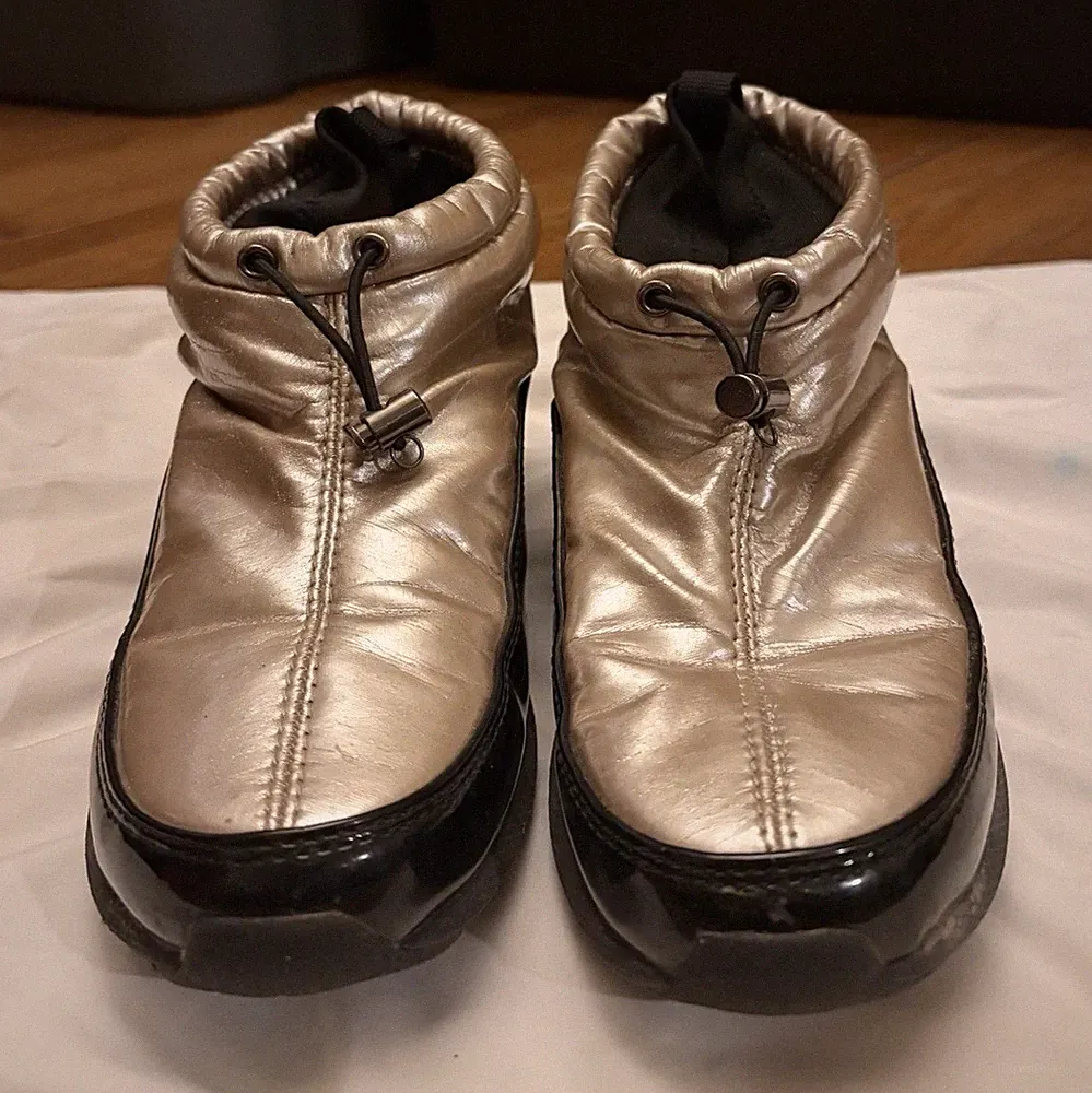 Sporto Gold Black Ankle Snow Boots Synthetic Drawstring Wool Lined Women