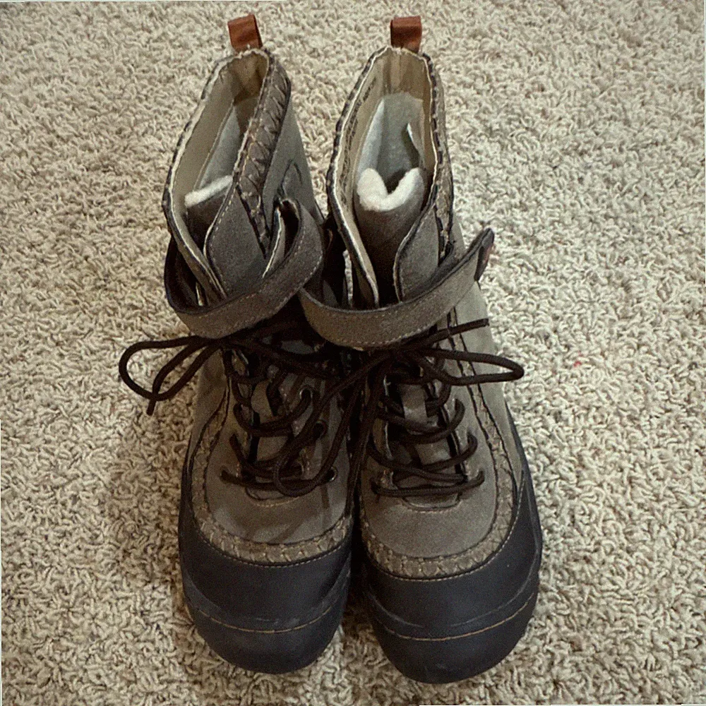 Star Encore Vegan Faux Fur Lined Lace Up Snow Boots Gray Black 7.5M
