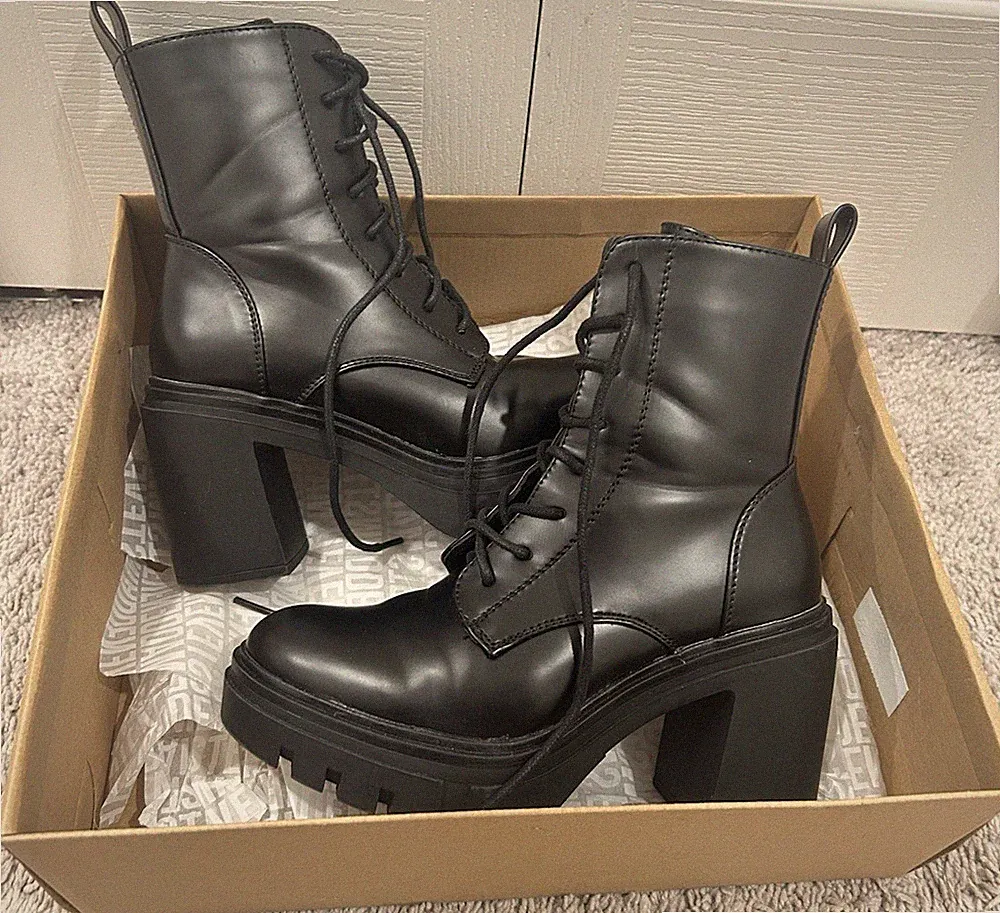 Steve Madden Earn Black Lace Up Zip Combat Boots Women's Size 6