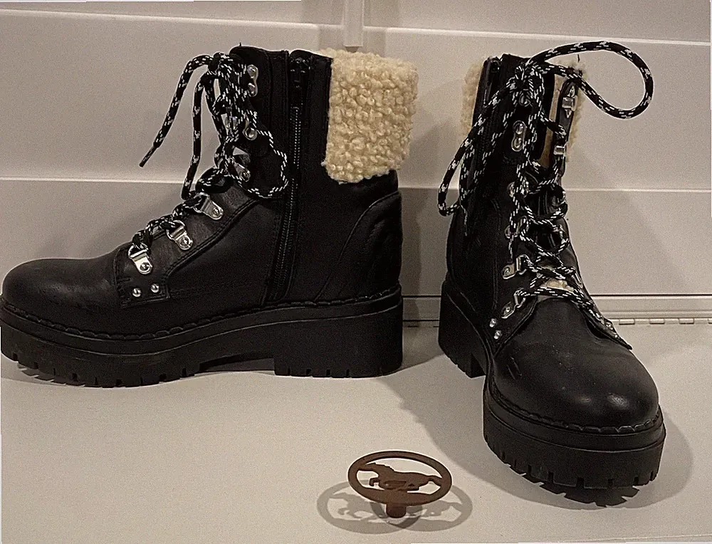 Super Trendy Black Lace Up Ankle Boots w/Fuzzy Ankles