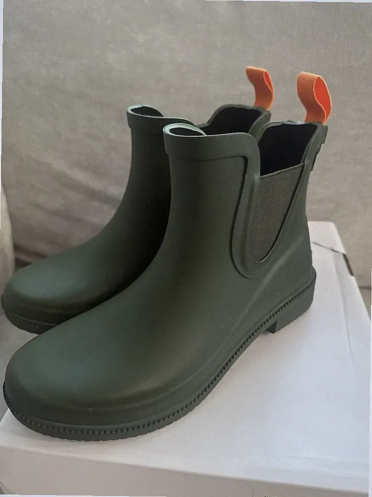 SWIMS Boots Womens Dora Chelsea Booties Olive Rubber Pull On Round Toe US 6 NEW