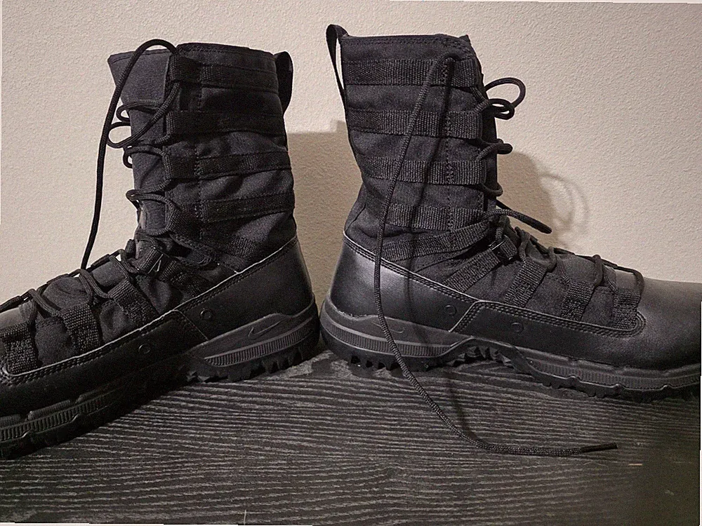 Sz 13- Men Nike SFB Gen 2 8” Combat Tactical Hiking Boots Black NEW 922474-001