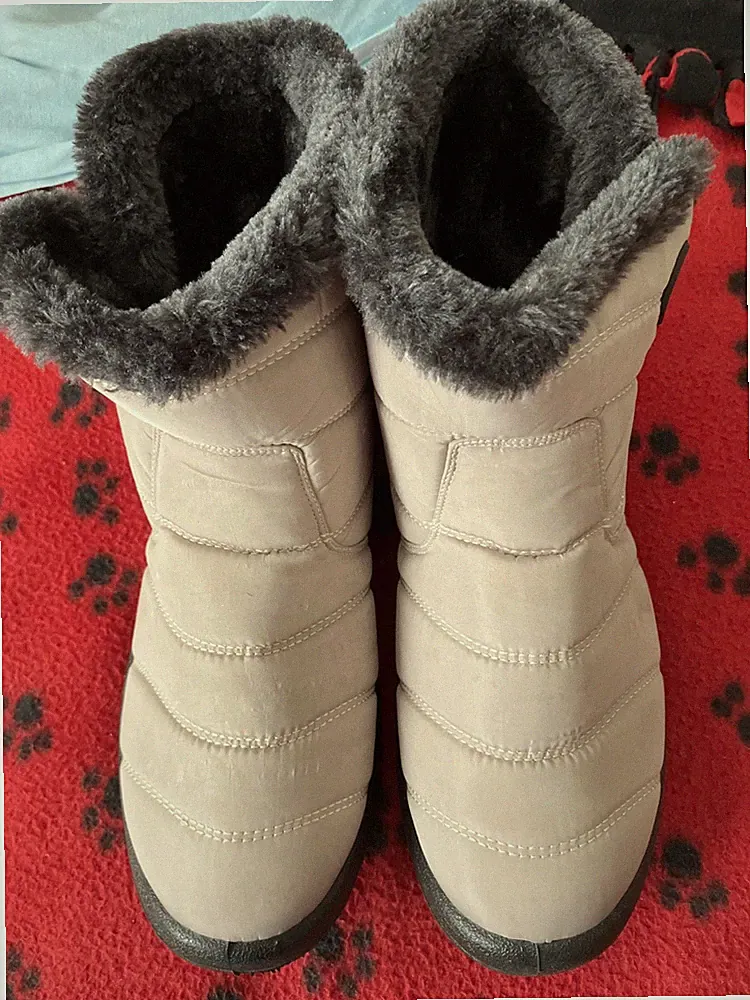 Tan synthetic snow boots size 43