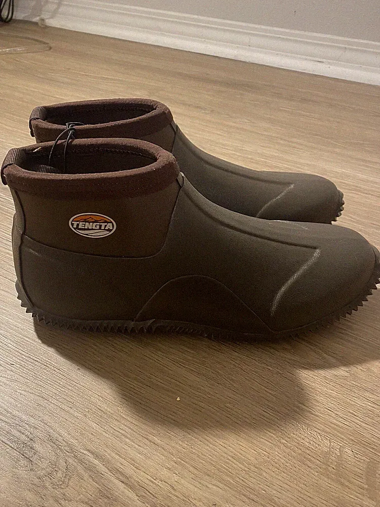 Tengta men” s ankle height rubber Neoprene shoes size 10