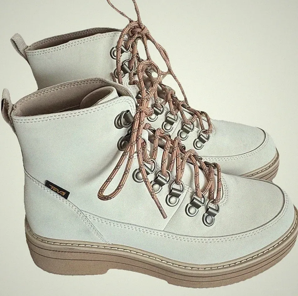Teva Midform Boots Ivory Women’s Size 9 NEW Water Resistant Combat Lace Up NEW
