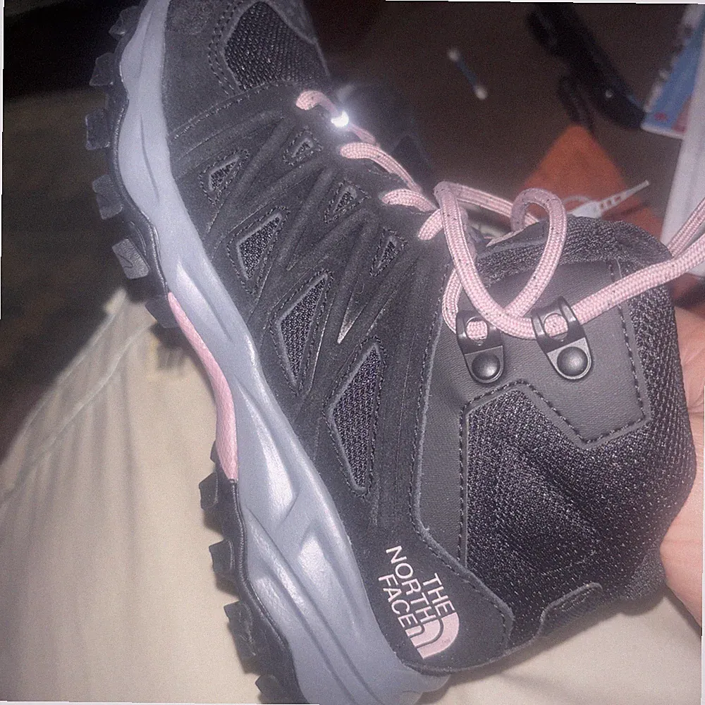 The North Face Women’s Truckee Mid Hiking Boot Size 5 NF0A3V15 Black/Pink - New