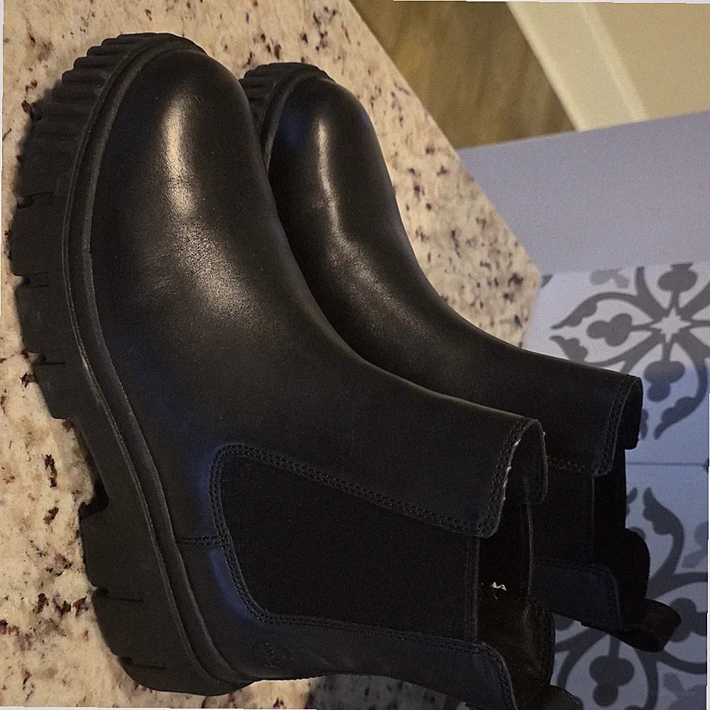 Timberland Black Leather Chelsea Boots women Adults US 6.5 Pull On Ankle