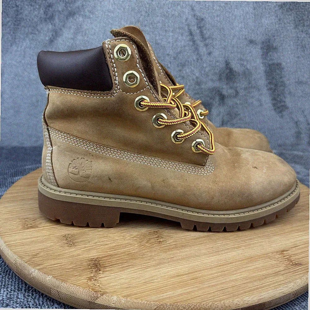 Timberland Boots Youth Size 4 Wheat Nubuck 6-Inch Padded Collar Lug Sole 12909