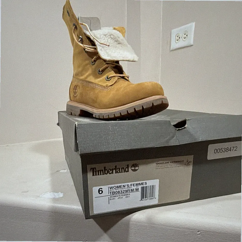 Timberland Waterproof Faux Fur Lined Winter Boots Beige Lace Up Women's Size 6