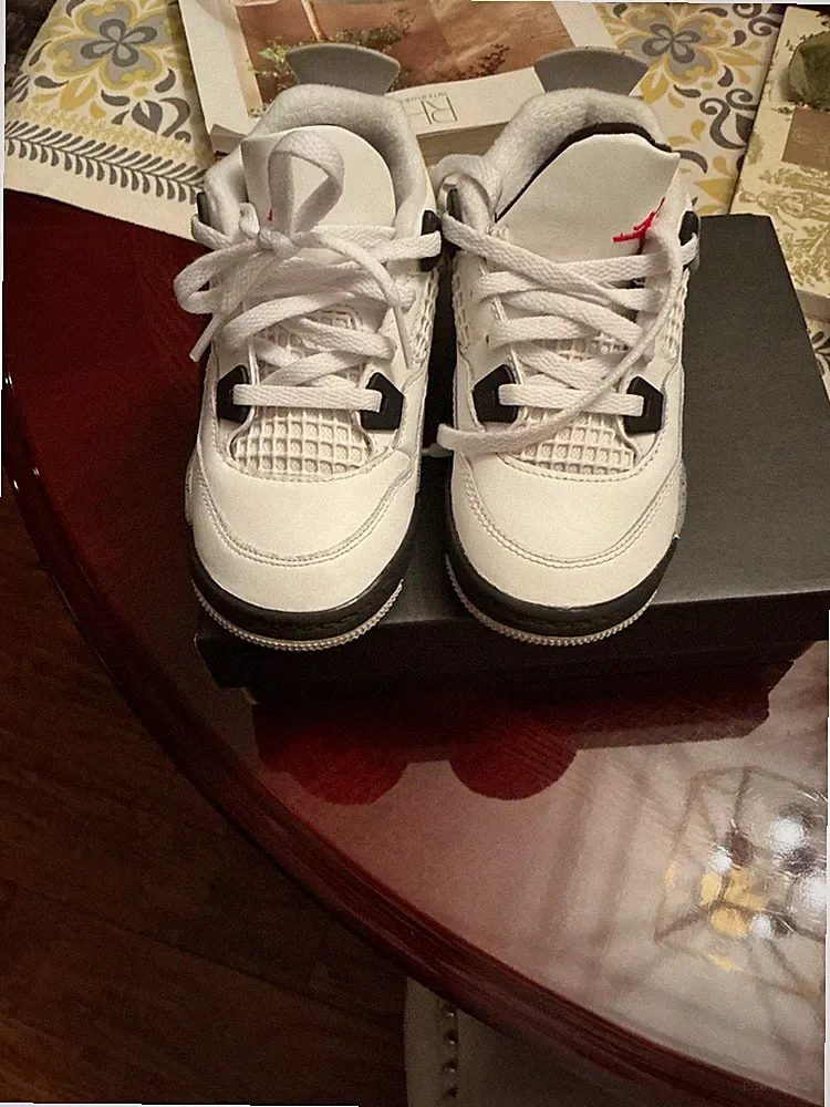 Toddler Boys Jordans Retro 4 with box included white/red/grey