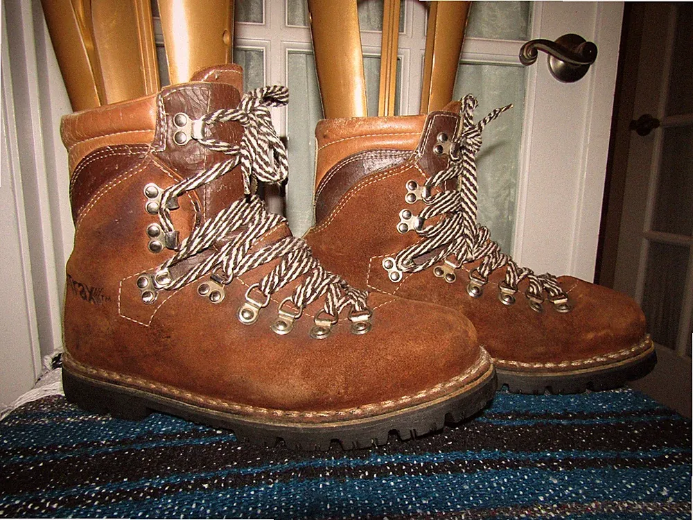 Trax Italy Brown Suede Mountaineering Boots Men's approx size 8 - 8.5 measured