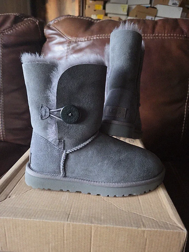 UGG Bailey Button II Boots – Grey Brand new with box